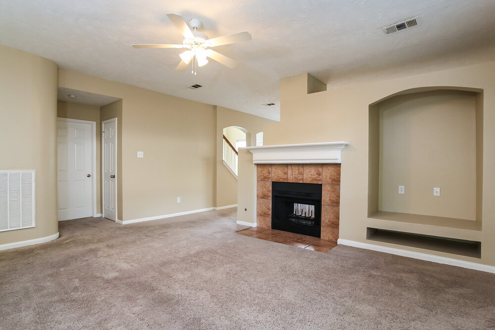 Building Photo - 16206 Hollow Rock Dr