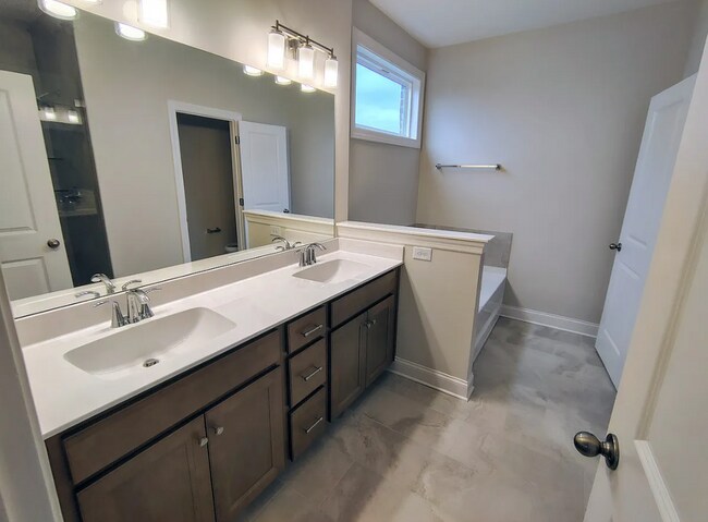 Building Photo - 7906 Pine St