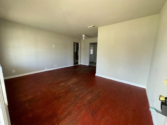 Building Photo - Great 3 Bedroom Single Family in Angleton