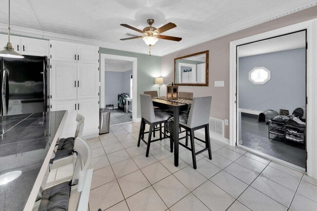 Building Photo - 2216 Calle De Pizzaro