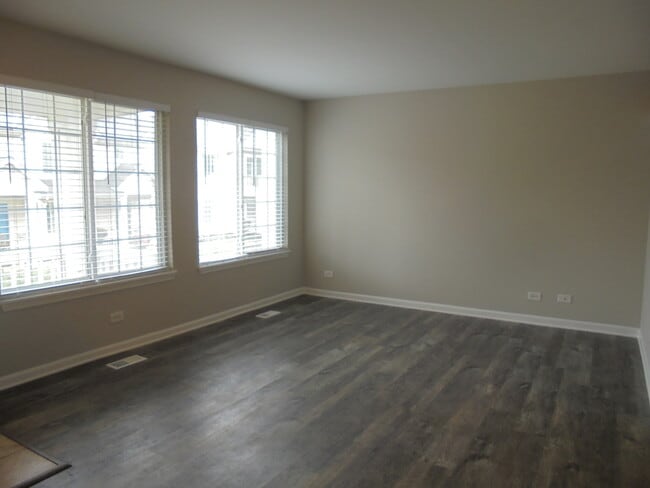 Building Photo - 674 Lincoln Station Dr