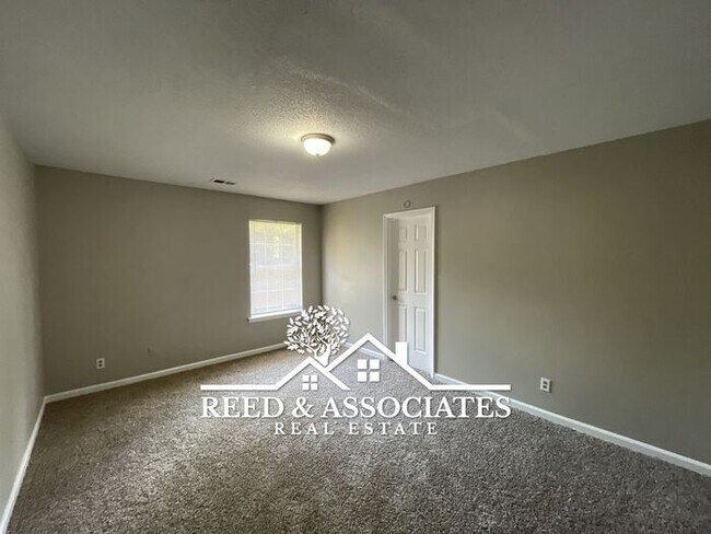 Building Photo - 4686 Royal View Dr