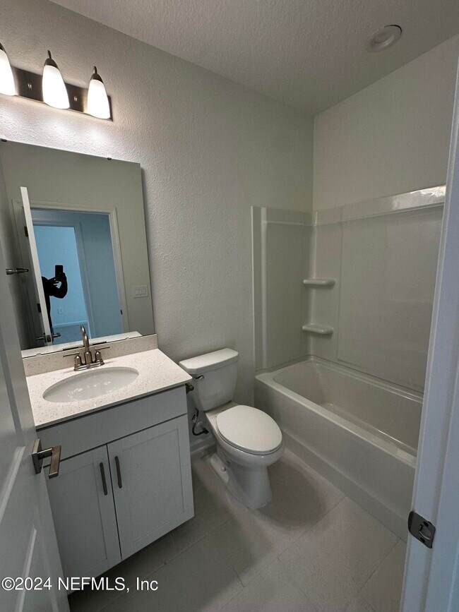 Building Photo - 545 Brandon Lks Dr
