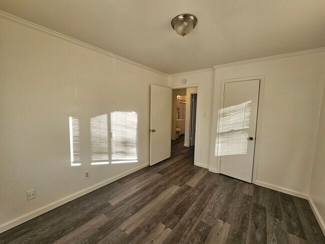 Building Photo - 20th Street