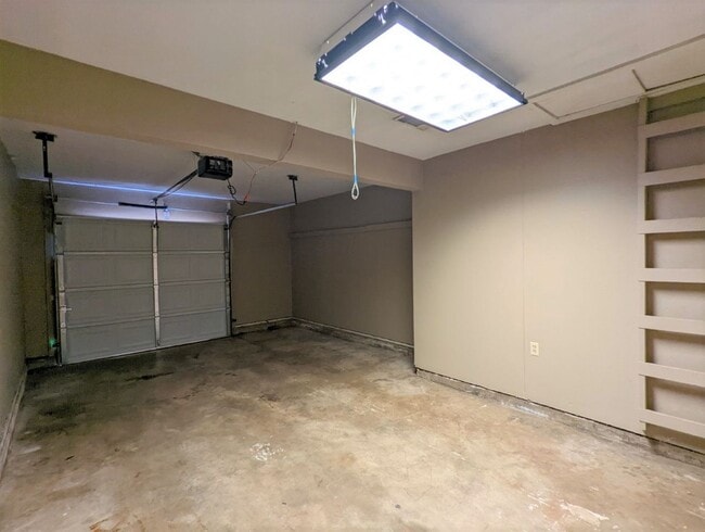 Building Photo - 1813 Hardy Dr