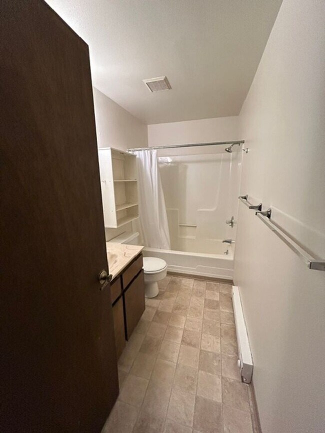 Building Photo - 497 Scenic Dr