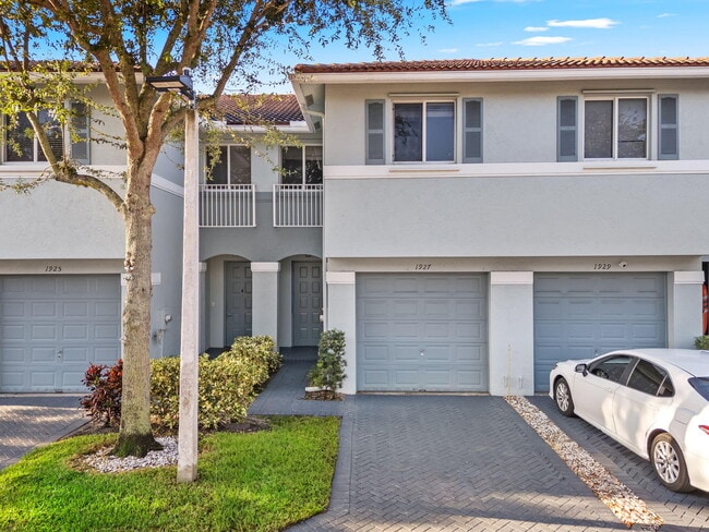 Primary Photo - 1927 Alamanda Way