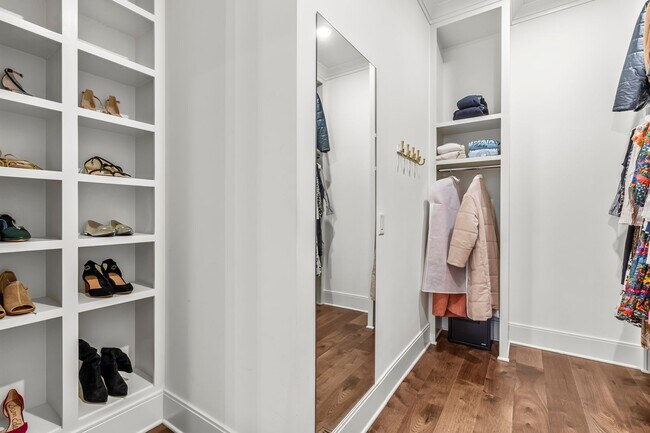 Building Photo - Incredible 5BD, 5BA North Raleigh Home with Bonus Room and Exercise Space