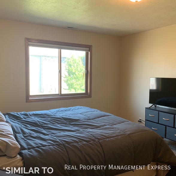Building Photo - Spacious 3-bedroom, 1-bathroom apartment