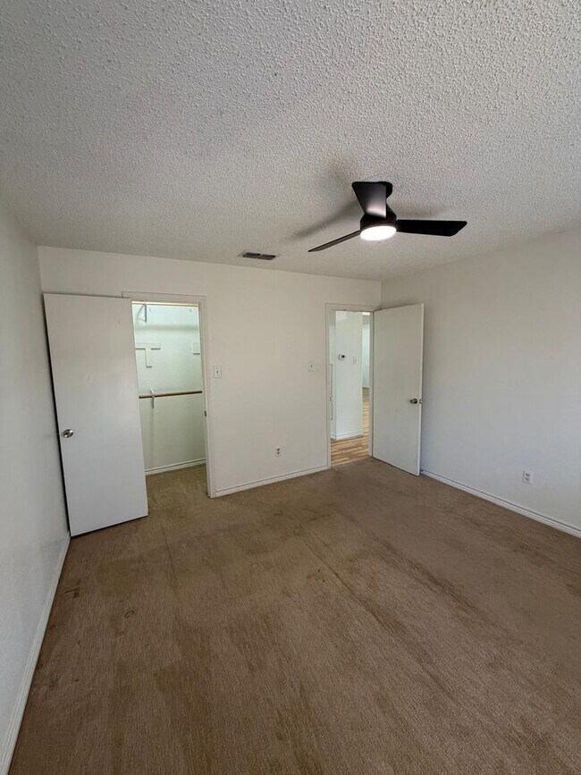 Building Photo - 3006 Post Oak Dr