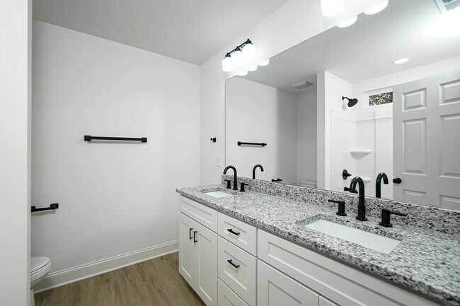Building Photo - Brand New Duet Style Townhome in Charlotte!