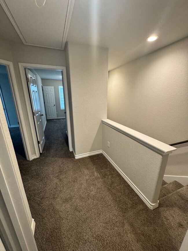 Building Photo - Coming Soon - Elegant 3BR 2.5 Bath Townhom...