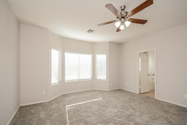 Building Photo - Inviting Single-Story Home in Surprise, AZ
