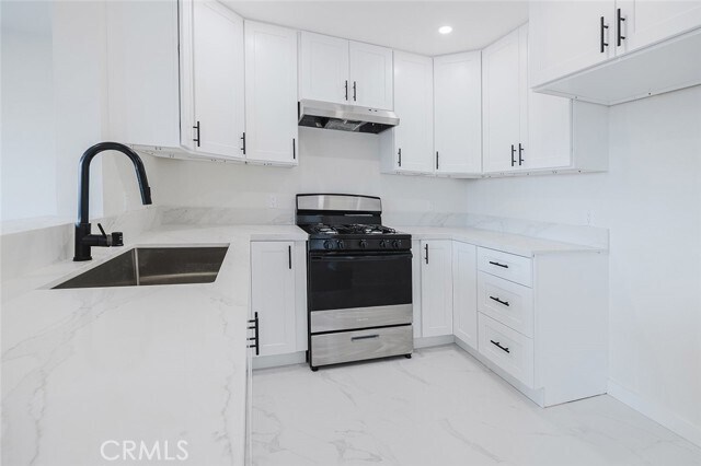 Building Photo - 620 S Lake St