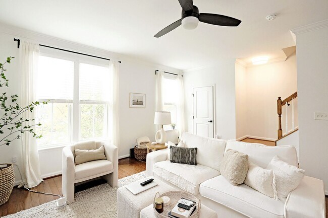 Building Photo - Pet-Friendly Dunlora Forest Townhome With Fenced Yard