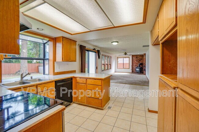 Building Photo - 4017 NE 157th Ave