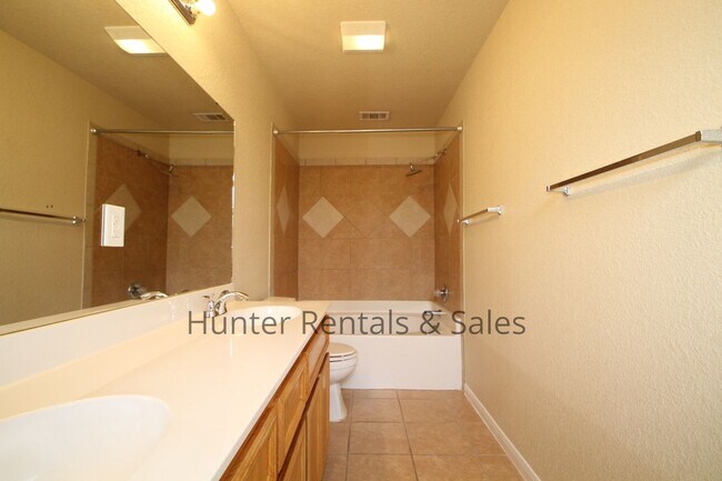 Building Photo - 4204 Elms Run Cir