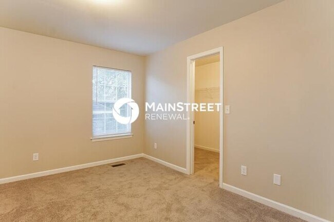 Building Photo - 4 Bedroom Pet-Friendly Home in Birmingham, AL with Main Street Renewal