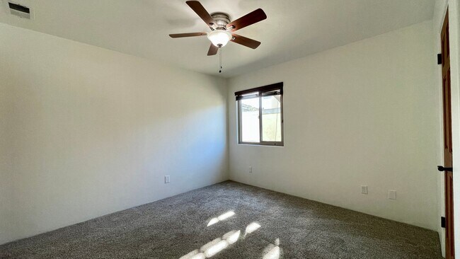 Building Photo - 591 Bluerock Dr