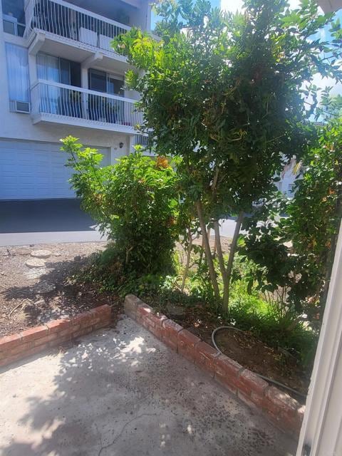 Building Photo - 2319 Caringa Way