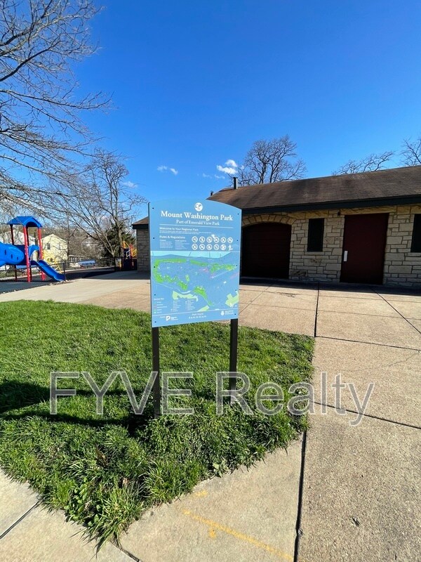 Building Photo - 489 Norton St