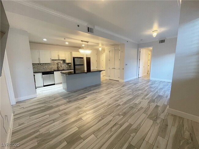 Building Photo - 2405 W Serene Ave