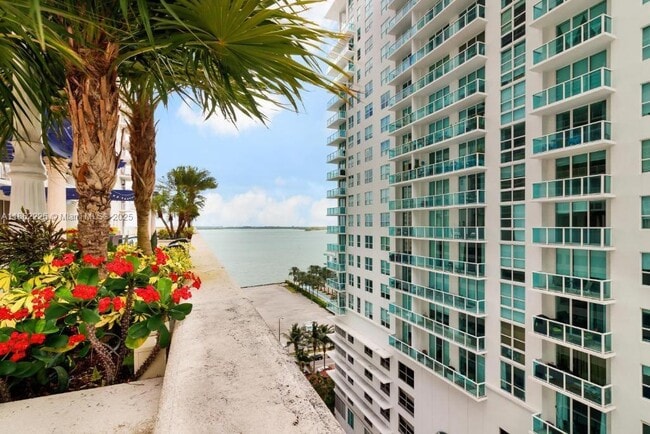 Building Photo - 1200 Brickell Bay Dr