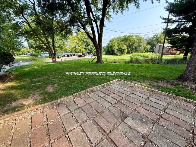 Building Photo - Beautiful 3 Bedroom Home in Lee's Summit