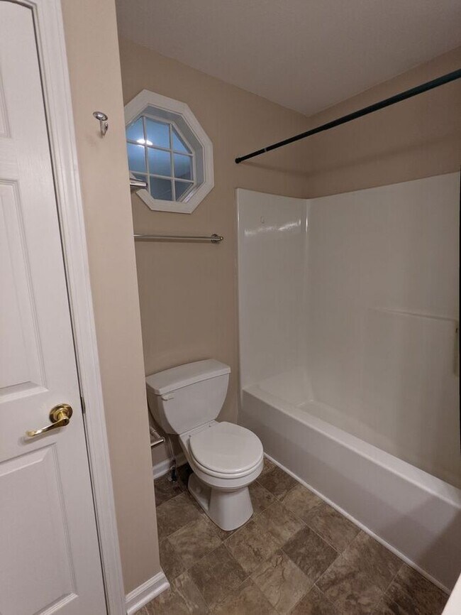 Building Photo - Woodfin Rental!