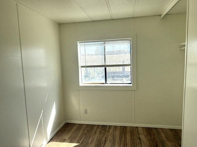 Building Photo - 3 bedroom single wide in Rydon