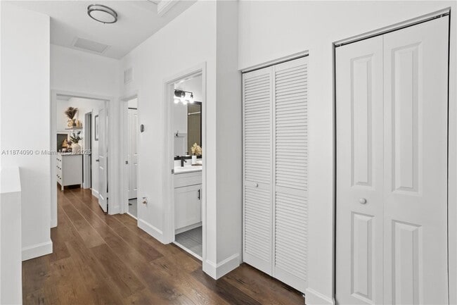 Building Photo - 4859 NW 55th Pl