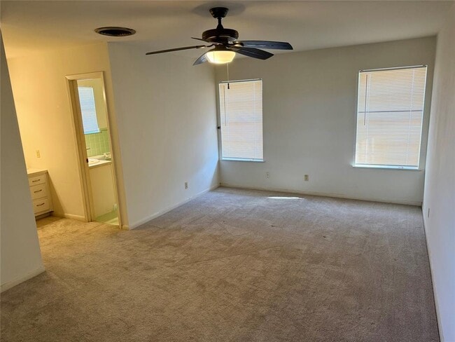 Building Photo - 8601 Karling Dr