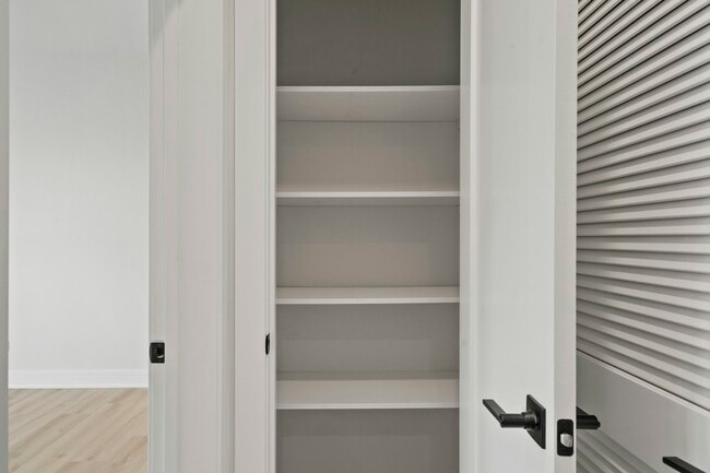 Building Photo - 432-436 S Maple Ave