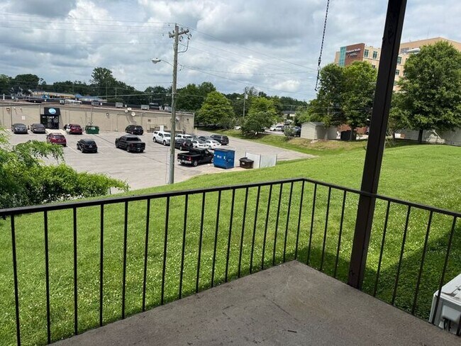 Building Photo - 2 Bedroom Unit was recently renovated.  Live walking distance from the downtown square or steps f...