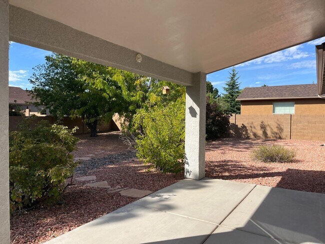 Building Photo - Spacious Three Bedroom Home in Granville R...