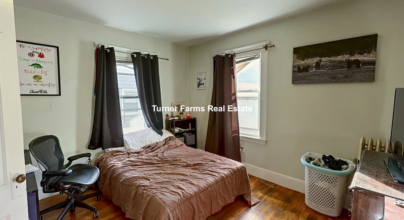 Building Photo - 18 Bond St