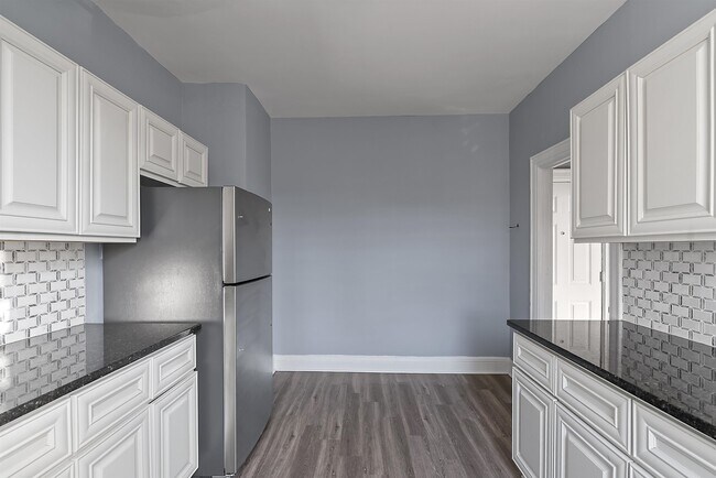 Building Photo - 6700 Park Ave