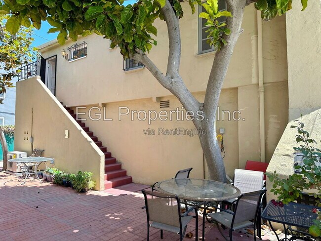 Building Photo - 1016 1/2 South Crescent Heights Boulevard