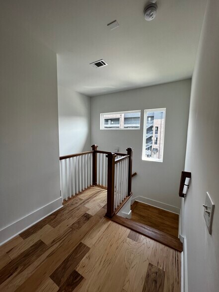 Building Photo - 1072 Zophi St