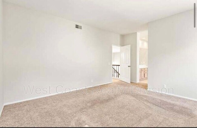 Building Photo - 3366 Waterford Dr