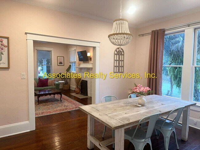 Building Photo - Totally Remodeled Vintage Home - FULLY FURNISHED!!!