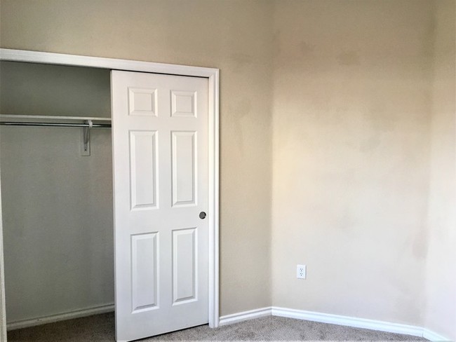 Building Photo - Beautiful Condo in Broomfield