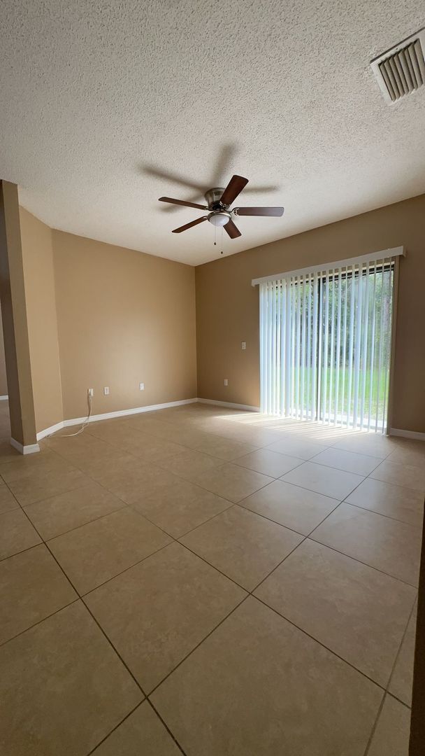 Building Photo - 850 Glastonbury Dr
