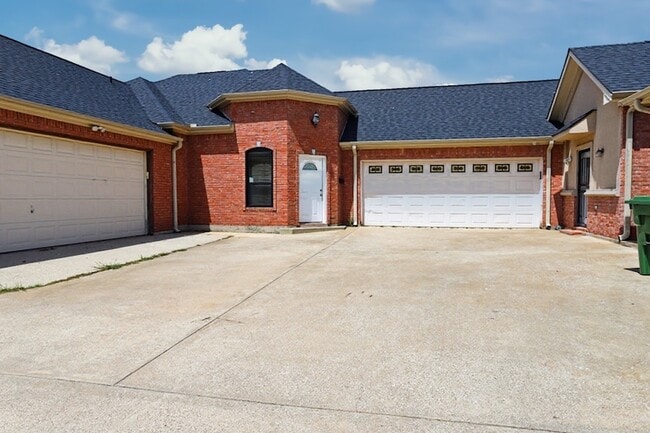 Building Photo - 234 Bayne Rd