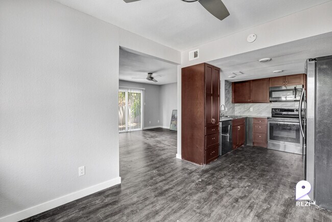 Building Photo - 1430 Redbud Trail