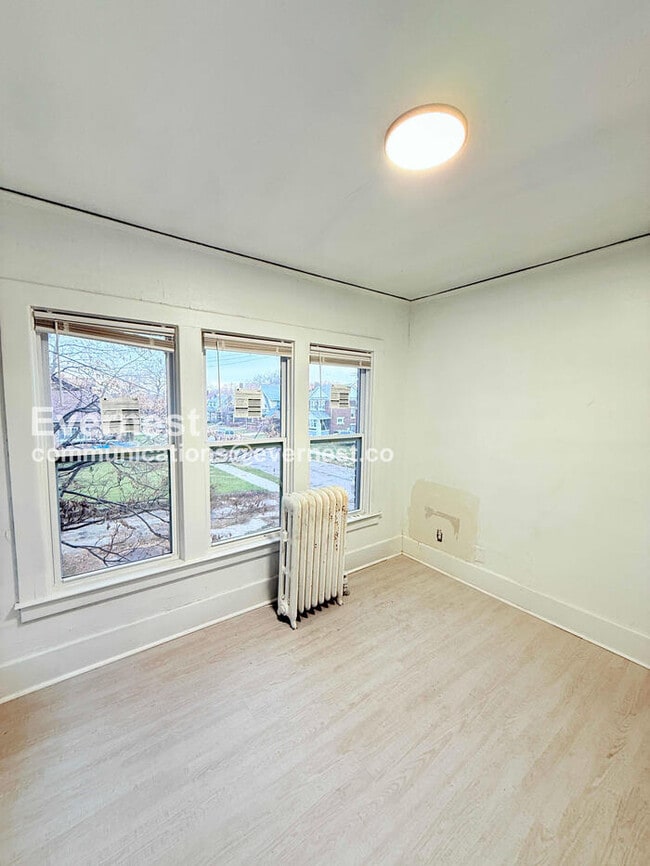 Building Photo - 8939 Dexter Ave