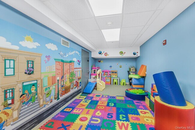 Building Photo - 543 Main St