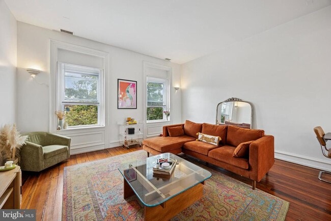 Building Photo - 1731 Bainbridge St