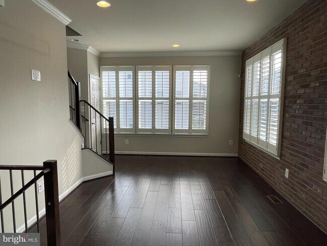 Building Photo - 201 Woodstream Cir