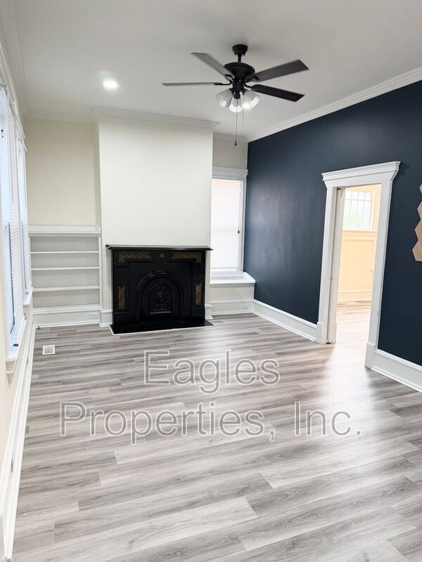 Building Photo - 512 N Pineview Ave